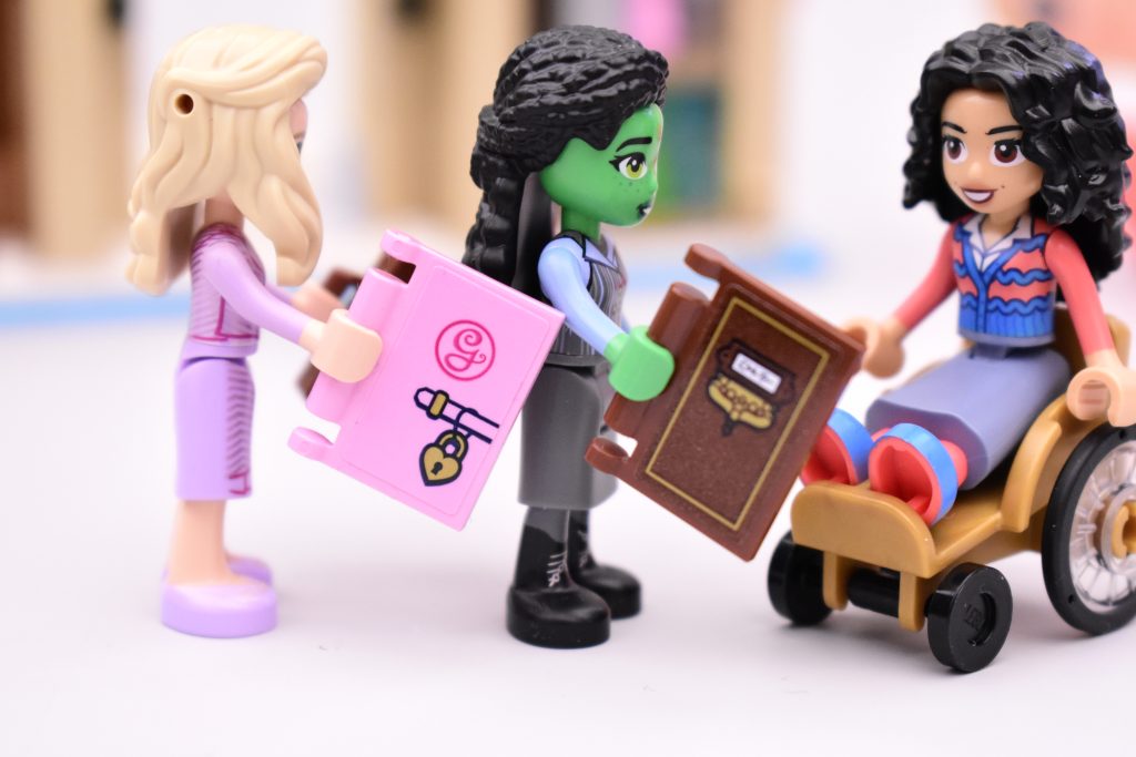 LEGO Wicked 75681 Glinda Elphaba Nessarose at Shiz University 06 1024x683