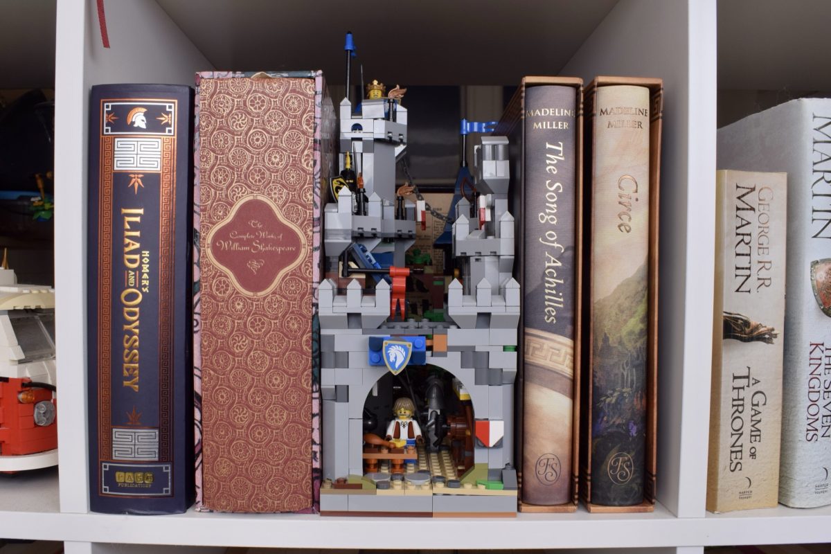 LEGO Creator 3 in 1 31168 Medieval Horse Knight Castle book nook 20 1200x800