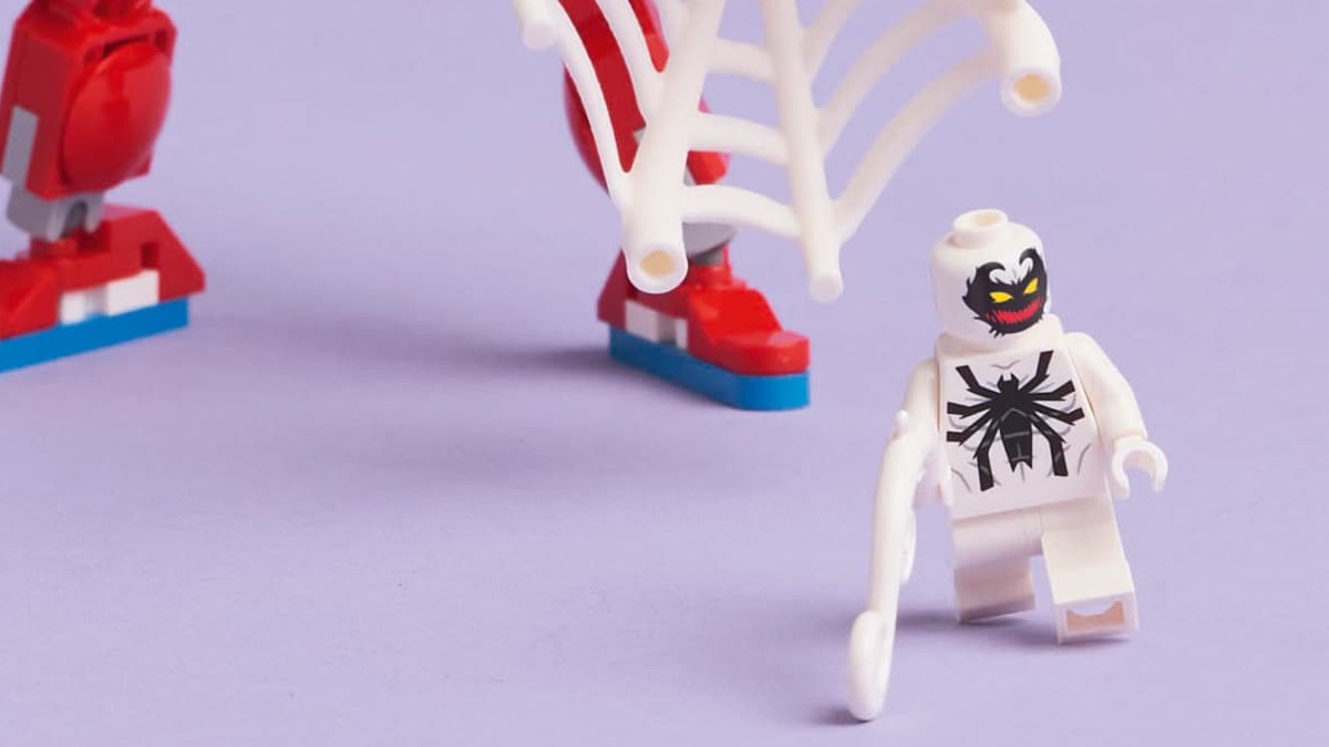 LEGO magazines continue their streak of cool but cheap characters
