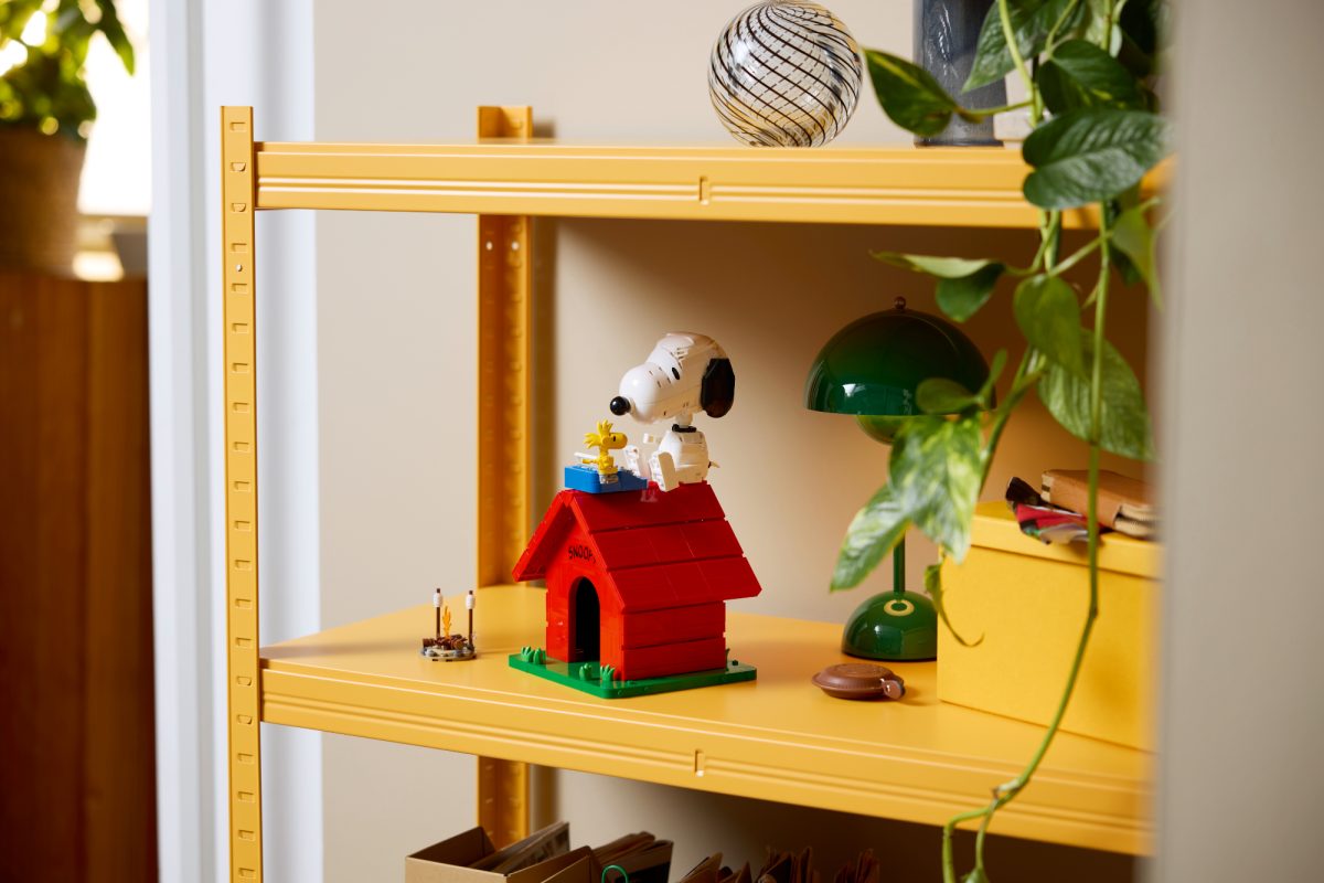 LEGO Ideas 21368 Peanuts – Snoopys Doghouse 11 1200x800