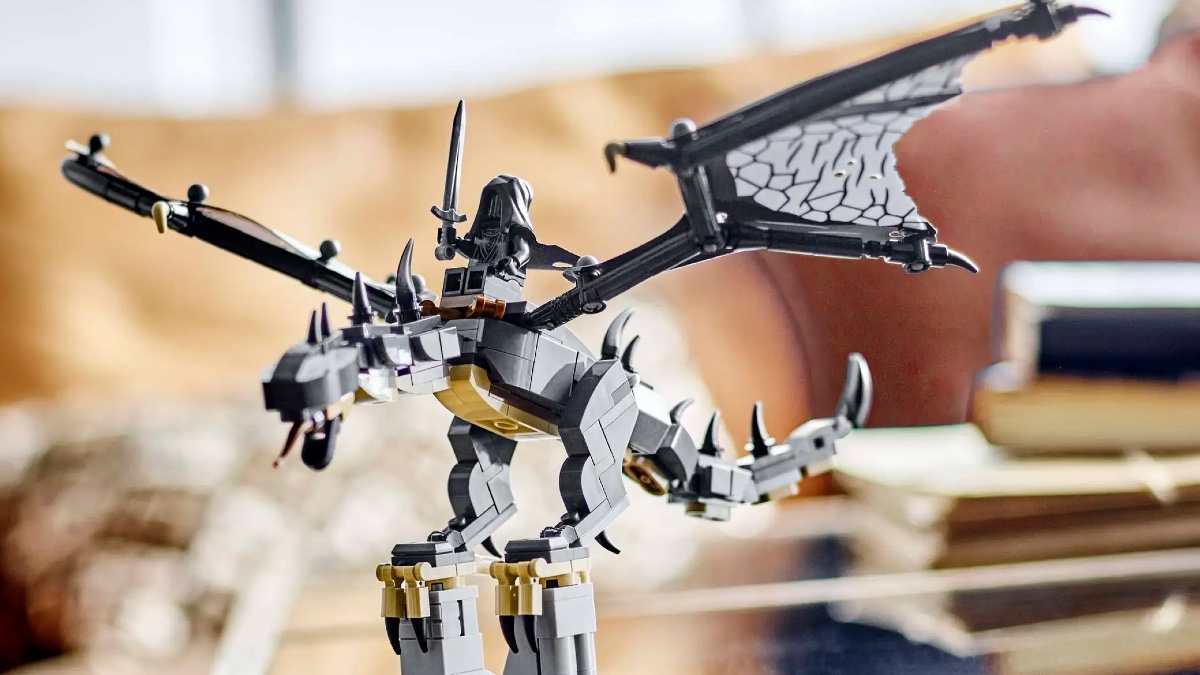 New LEGO pieces available now at Pick a Brick – Ringwraith torso, red panda and more