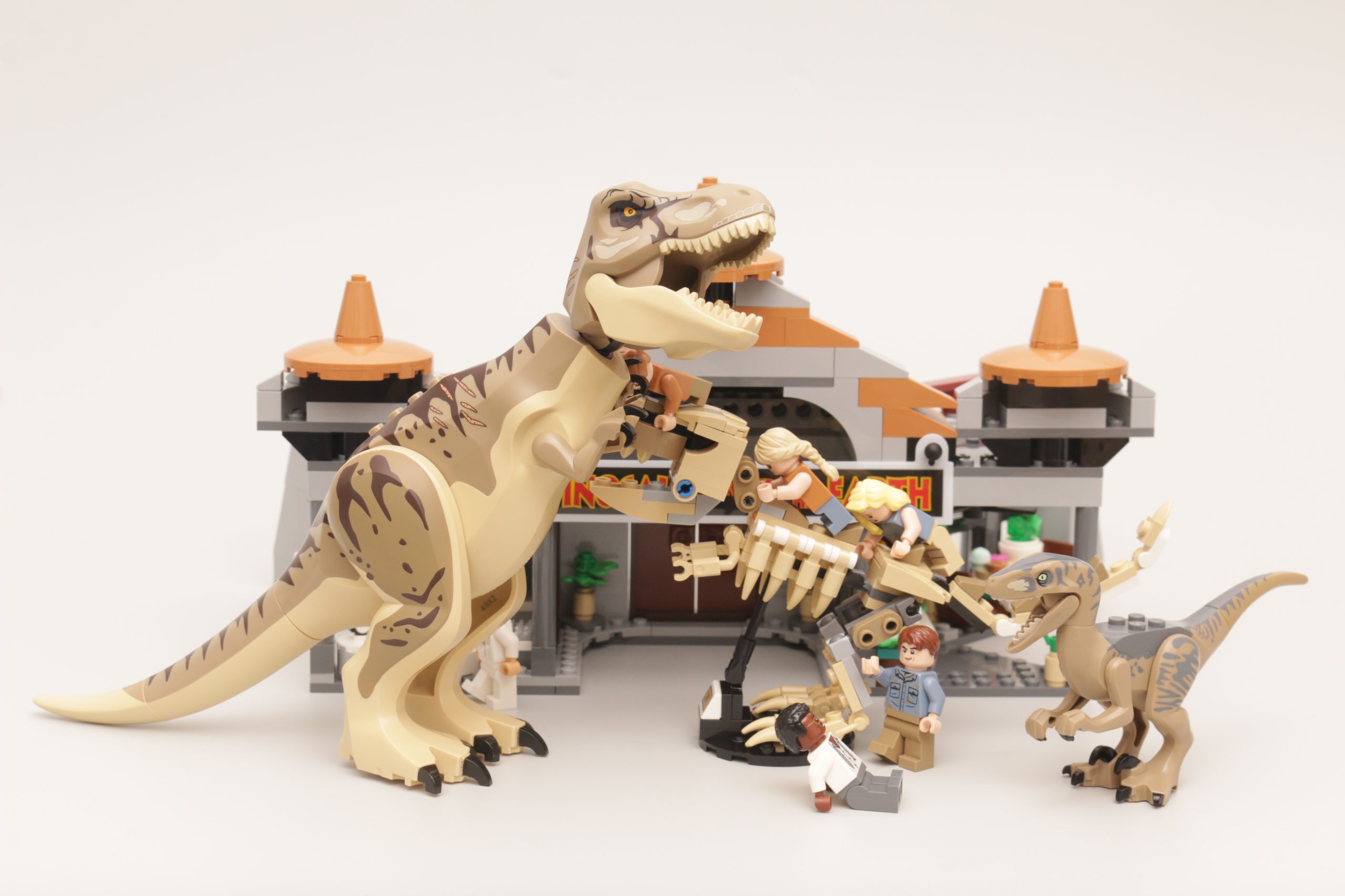 LEGO Jurassic Park 76961 Visitor Centre T. rex Raptor Attack review 6 scaled