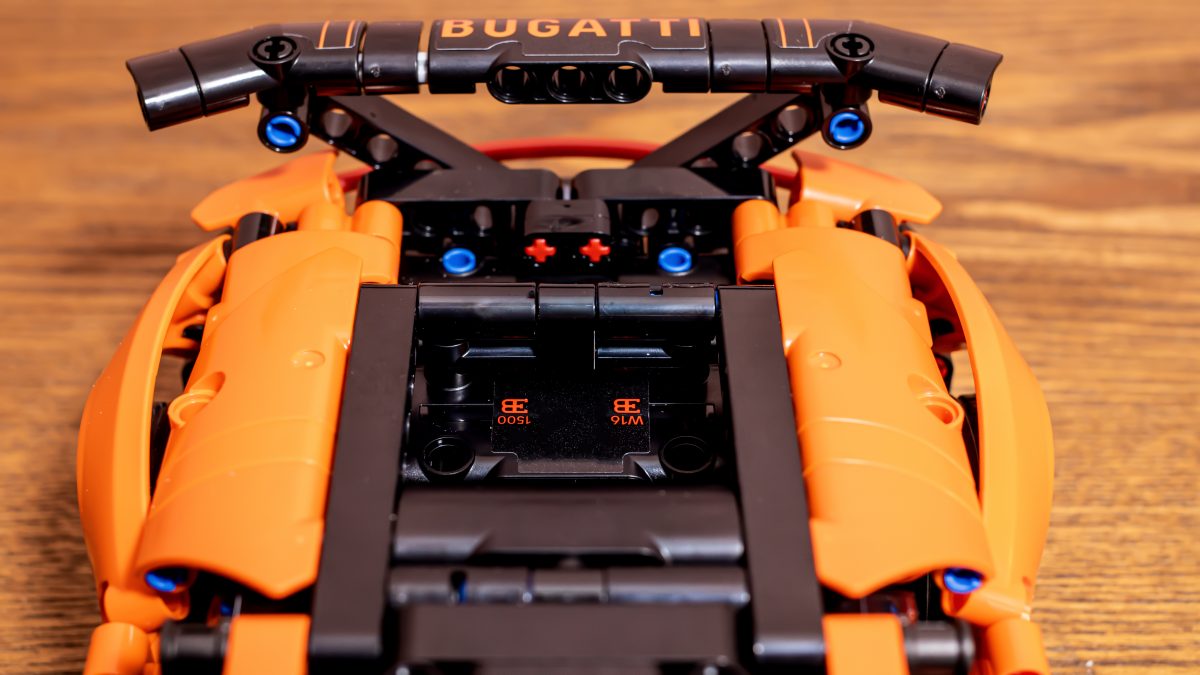 LEGO Technic 42222 Bugatti Chiron Pur Sport Hypercar 12 1200x675
