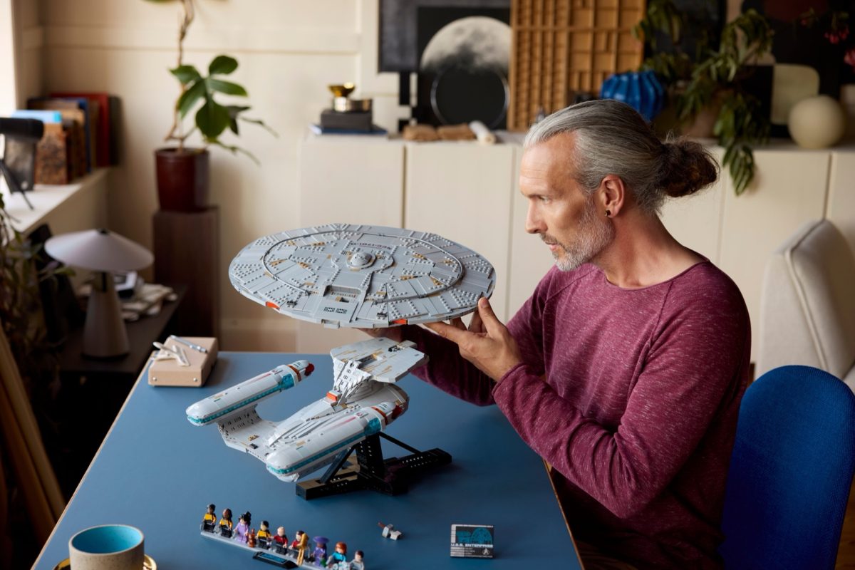 LEGO Icons 10365 U.S.S. Enterprise NCC 1701 D 16 1200x800