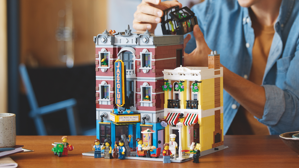 LEGO Icons 10312 Jazz Club references 20-year-old element