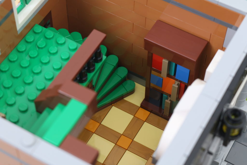 LEGO Creator Expert 10270 Bookshop review 16