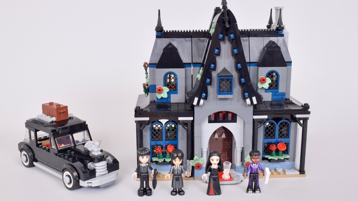 LEGO Wednesday 76786 Morticia's Cottage review