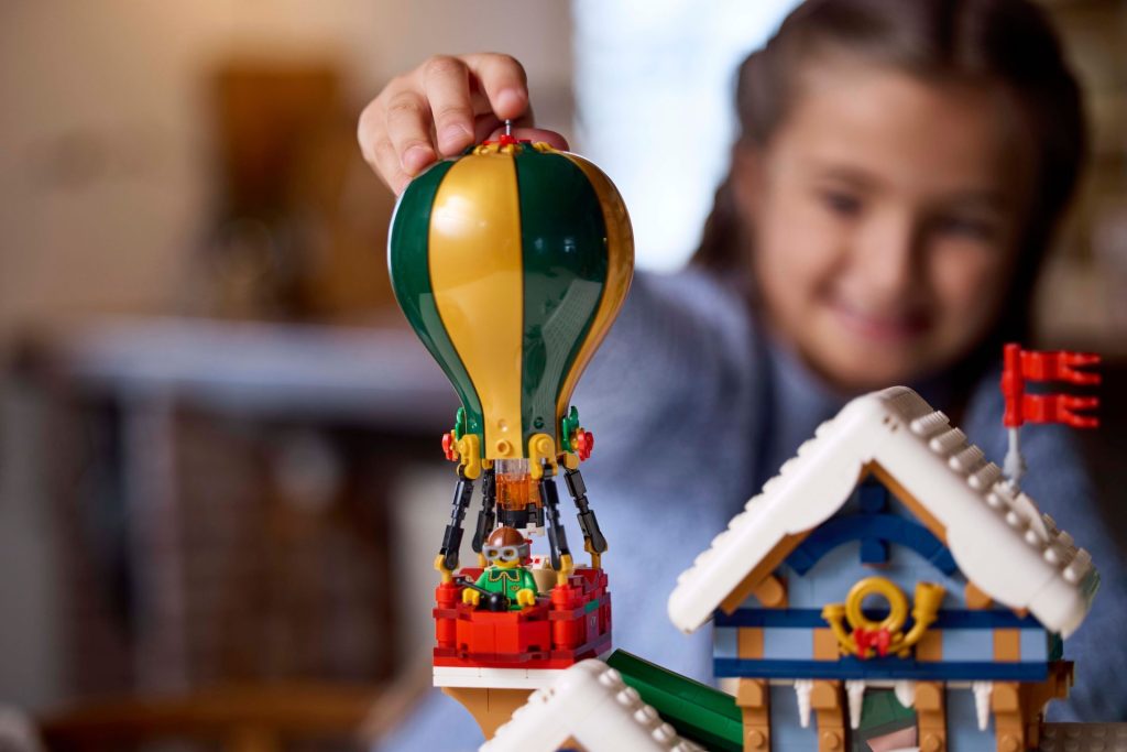 LEGO Winter Village 10339 Santas Post Office 18 1024x683