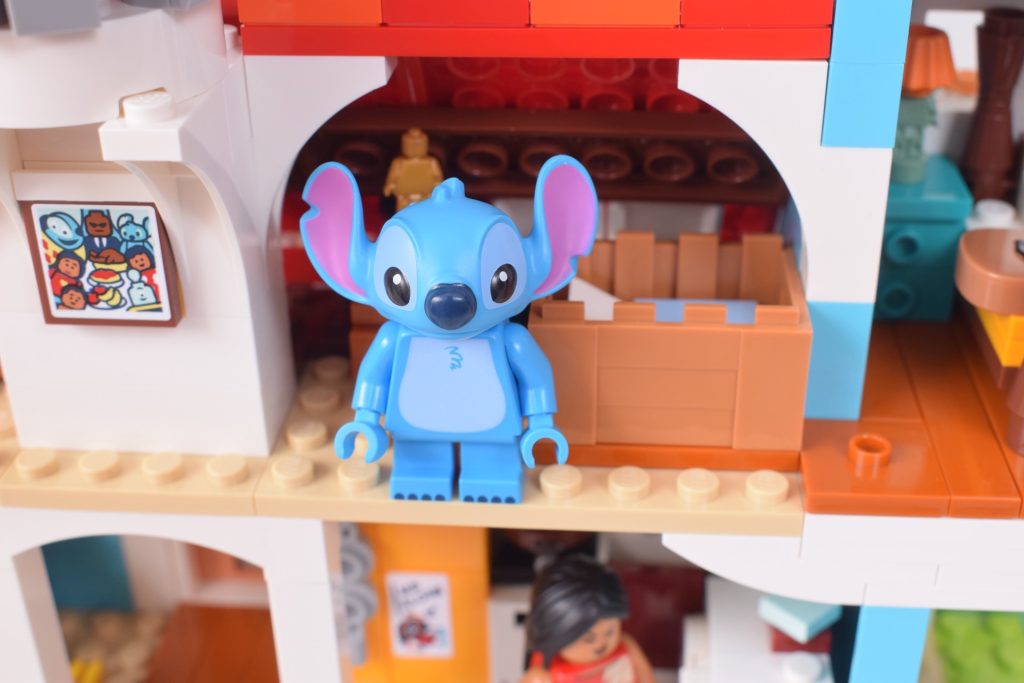 LEGO Disney 43268 Lilo and Stitch Beach House review 23 1024x683
