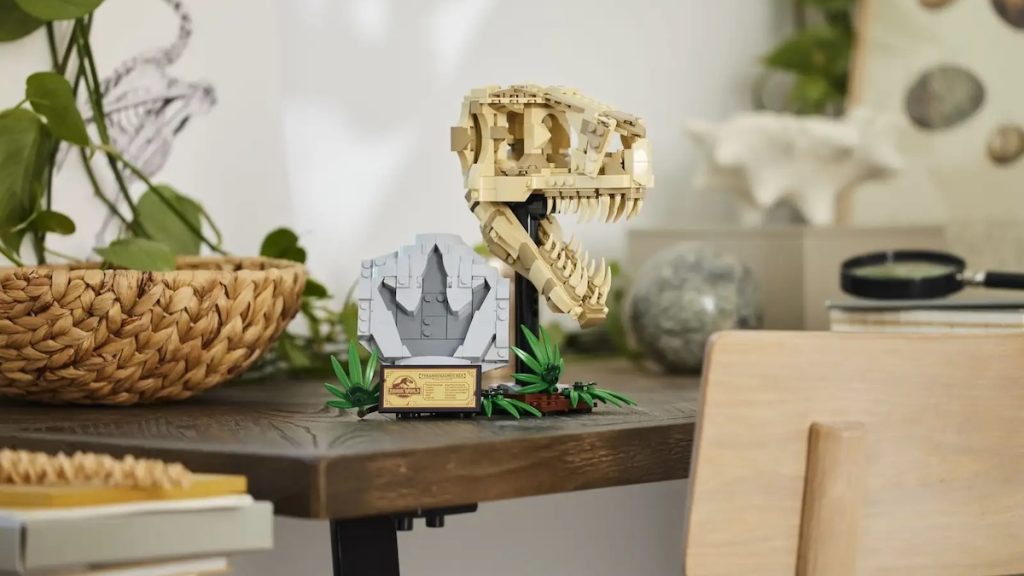 LEGO Jurassic World 76964 Dinosaur Fossils T. rex Skull Lifestyle featured