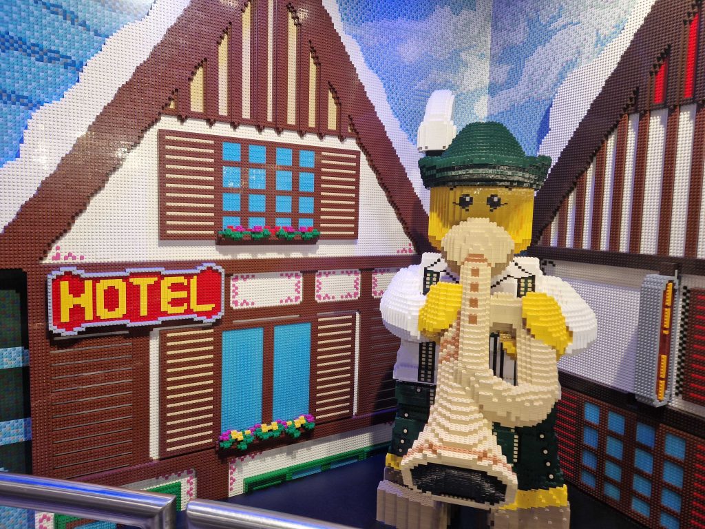 LEGO Store Munich Display 2 1024x768