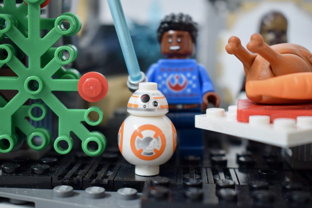 LEGO Star Wars 40658 Millennium Falcon Holiday Diorama Review 10 1024x683