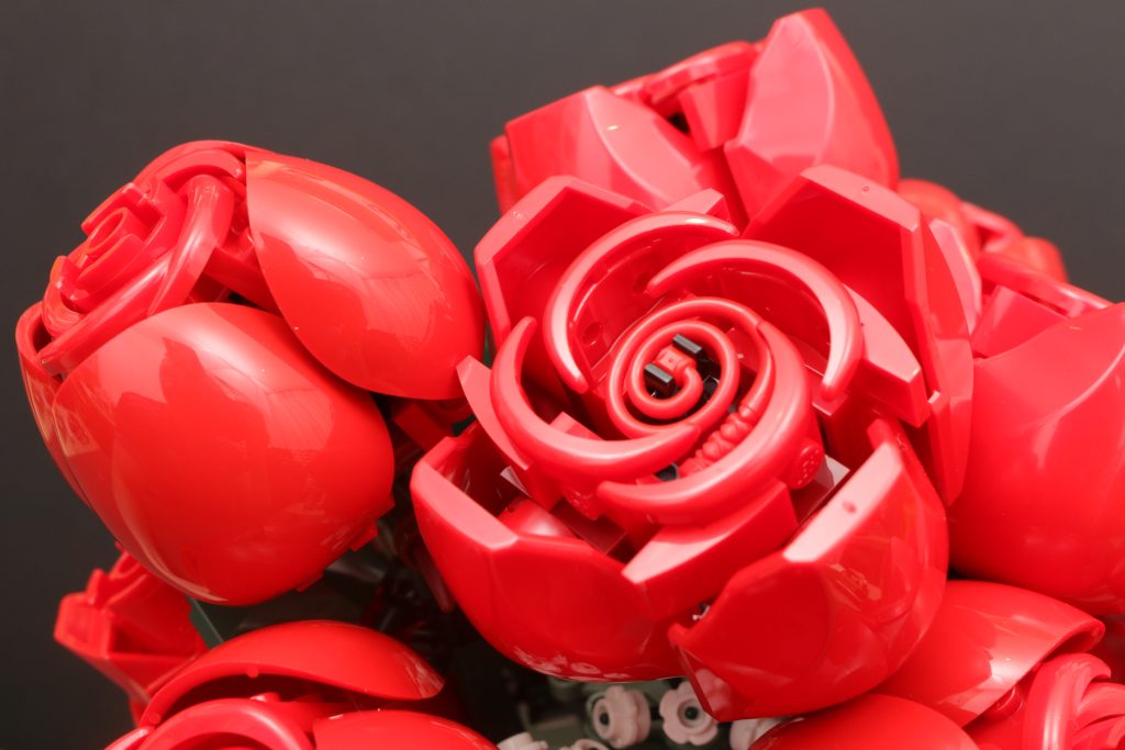 LEGO Botanical Collection 10328 Bouquet of Roses review 2 1024x683