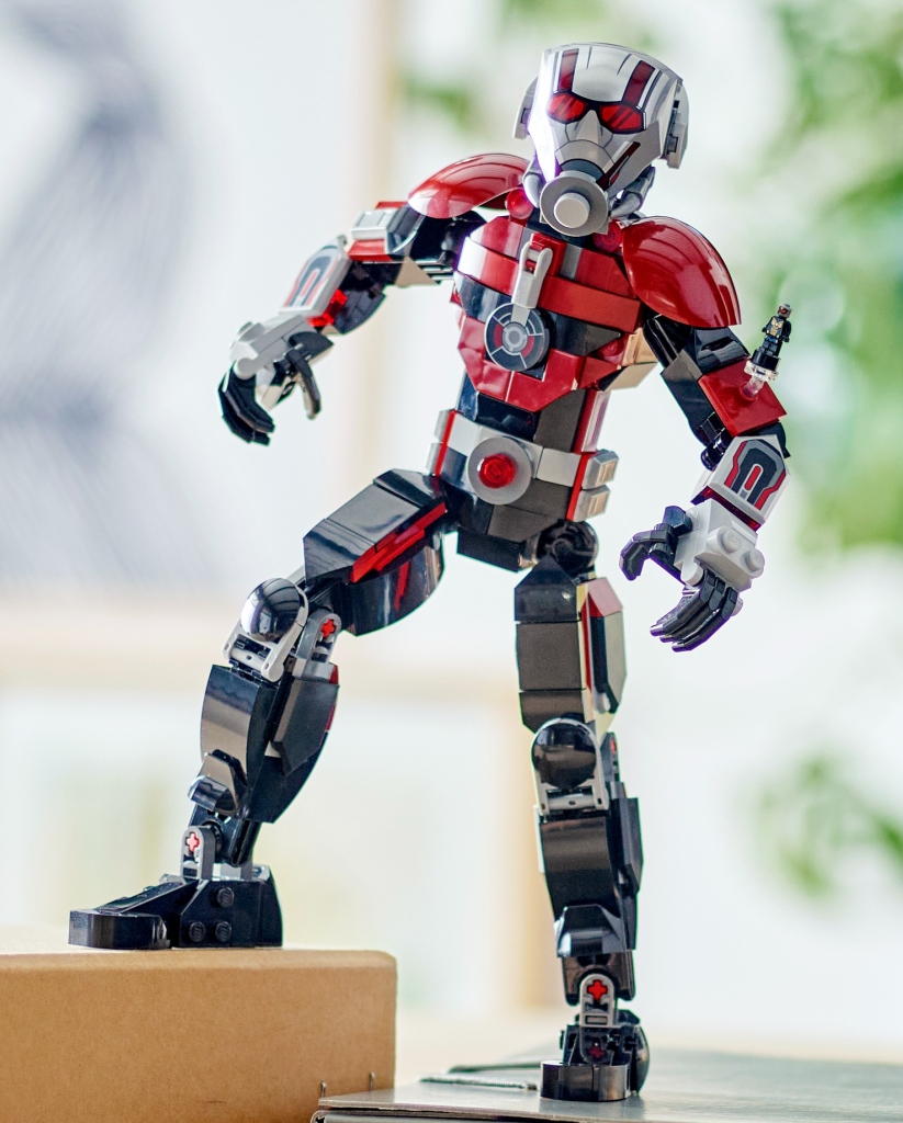 LEGO Marvel 76256 Ant Man Construction Figure lifestyle suit 823x1024